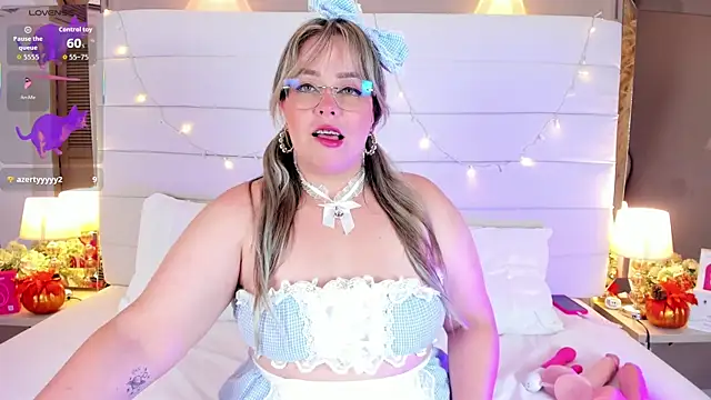 Snapshot of Charlotte93_ chatting on 10.06.25 Charlotte93 online show from 10.06.25