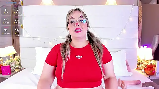 Snapshot of Charlotte93_ chatting on 10.14.25 Charlotte93 online show from 10.14.25