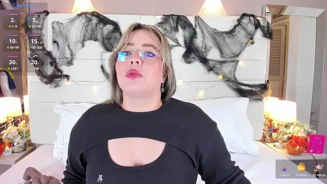 Snapshot of Charlotte93_ chatting on 10.17.25 Charlotte93 online show from 10.17.25