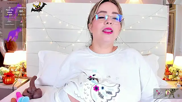 Snapshot of Charlotte93_ chatting on 11.05.25 Charlotte93 online show from 11.05.25