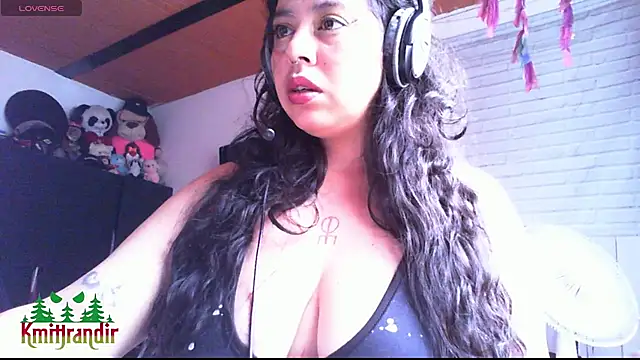 Snapshot of kmithrandir_ chatting on 01.25.25 kmithrandir online show from 01.25.25