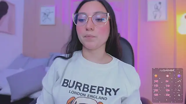 Snapshot of lucy_neil chatting on 02.08.26 lucy neil online show from 02.08.26