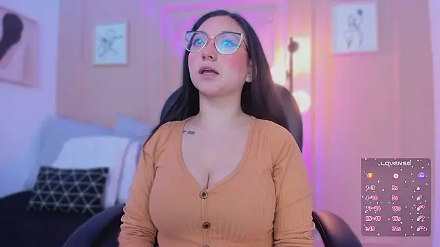 Snapshot of lucy_neil chatting on 02.19.26 lucy neil online show from 02.19.26