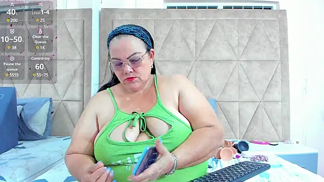 mommy cute online show from 02.13.25