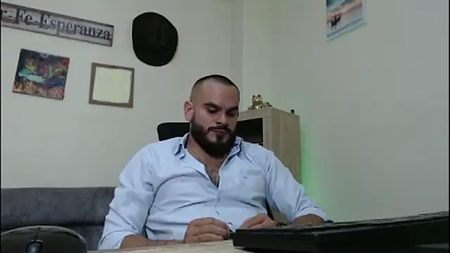 Snapshot of cowboyht chatting on 06.18.26 cowboyht online show from 06.18.26