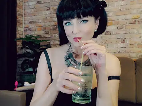  Alexis Bloom  online show from 02.02.25