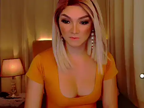 Snapshot of mistressseductionleah chatting on 05.08.26 mistressseductionleah online show from 05.08.26