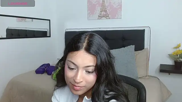 Snapshot of vaness_weet chatting on 06.19.26 vaness weet online show from 06.19.26