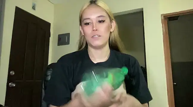 MeganTheRarest online show from 12.10.24