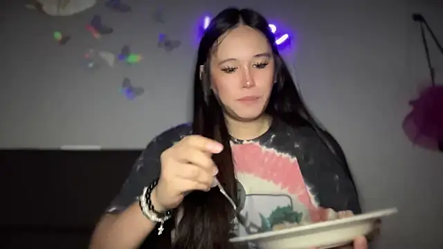 Snapshot of MeganTheRarest chatting on 10.05.25 MeganTheRarest online show from 10.05.25