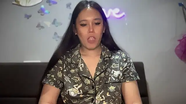 Snapshot of MeganTheRarest chatting on 10.09.25 MeganTheRarest online show from 10.09.25