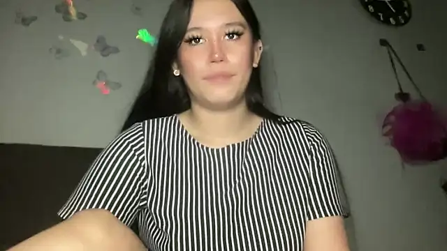 Snapshot of MeganTheRarest chatting on 11.03.25 MeganTheRarest online show from 11.03.25