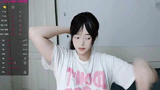 Snapshot of QiuPeiPeimmm chatting on 10.04.25 QiuPeiPeimmm online show from 10.04.25