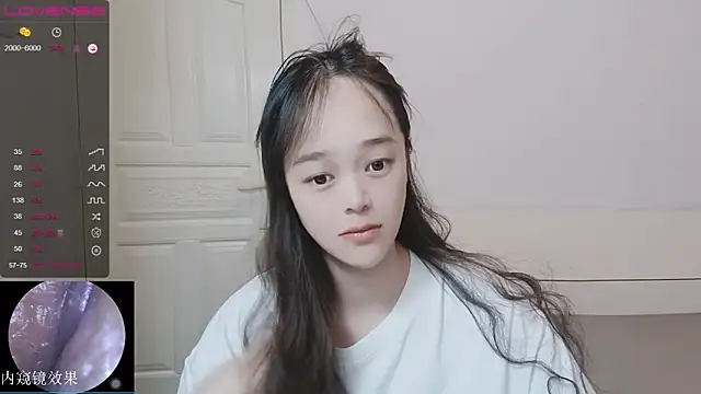 Snapshot of QiuPeiPeimmm chatting on 10.24.25 QiuPeiPeimmm online show from 10.24.25