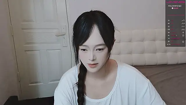 Snapshot of QiuPeiPeimmm chatting on 11.10.25 QiuPeiPeimmm online show from 11.10.25