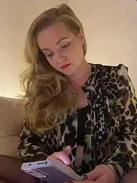 Snapshot of Lady__Maria chatting on 12.11.24 Lady Maria online show from 12.11.24