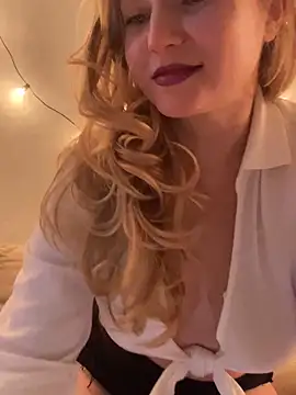 Snapshot of Lady__Maria chatting on 02.22.25 Lady Maria online show from 02.22.25