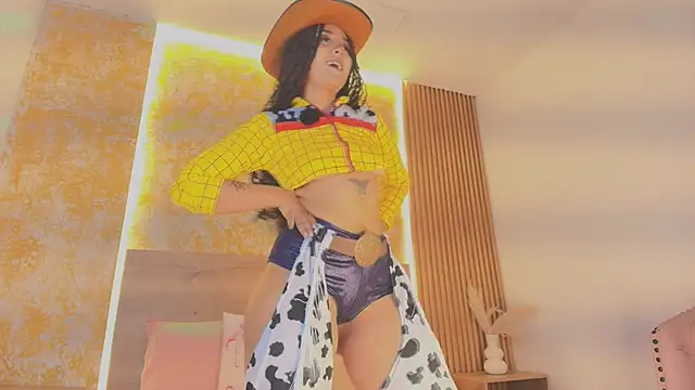 Emma Torres   online show from 09.21.25