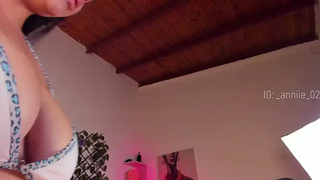 annie barozzi online show from 01.08.25