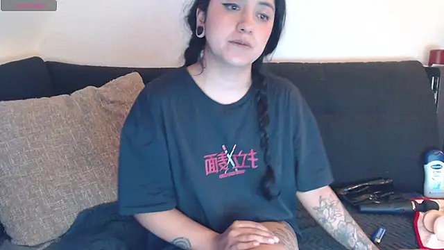 Snapshot of AbsentaVert chatting on 10.06.25 AbsentaVert online show from 10.06.25