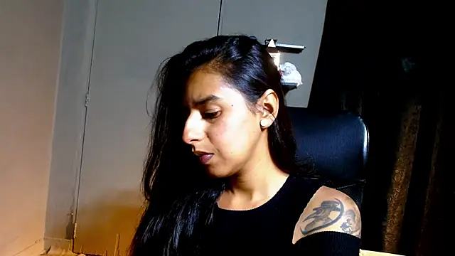 Snapshot of Desipleasure chatting on 02.05.25 Desipleasure online show from 02.05.25