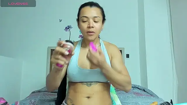 Snapshot of Bessie32 chatting on 02.05.25 Bessie32 online show from 02.05.25