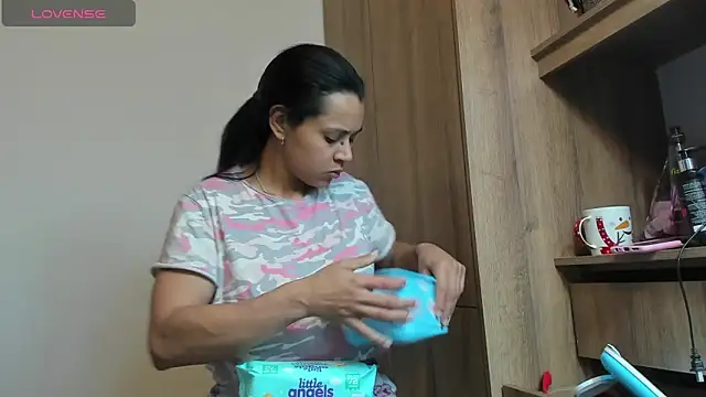 Snapshot of Bessie32 chatting on 03.10.25 Bessie32 online show from 03.10.25