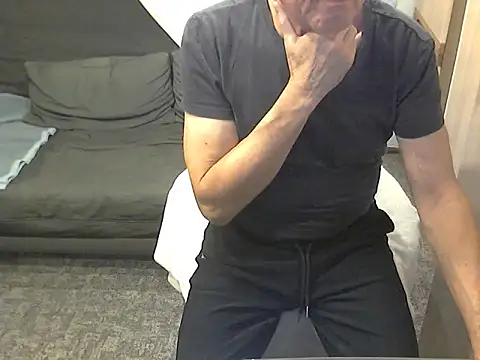 Snapshot of kiam471 chatting on 11.18.25 kiam471 online show from 11.18.25