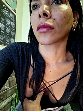 Snapshot of Doll_Loren chatting on 10.01.25 Doll Loren online show from 10.01.25