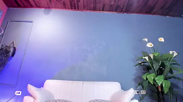 mensia hernandz online show from 12.07.24