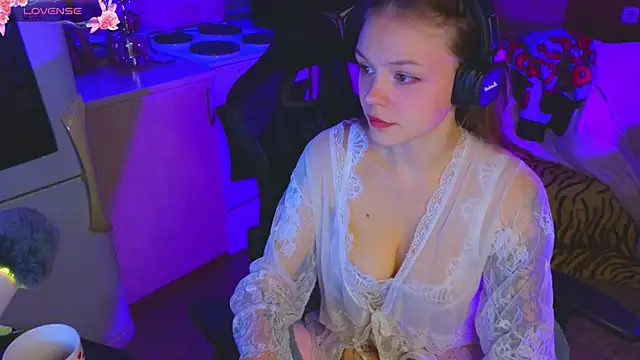 Snapshot of _D_Love_ chatting on 11.02.25 D Love online show from 11.02.25