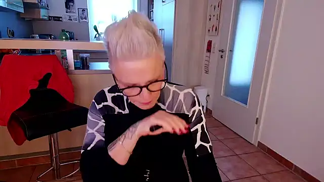 German Milf online show from 12.04.24