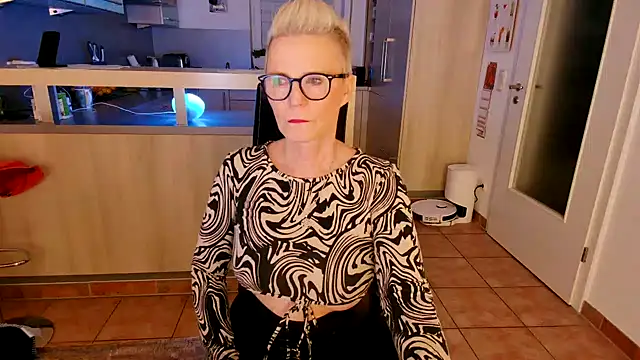 German Milf online show from 12.18.24