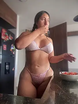 daniela henao online show from 12.04.25