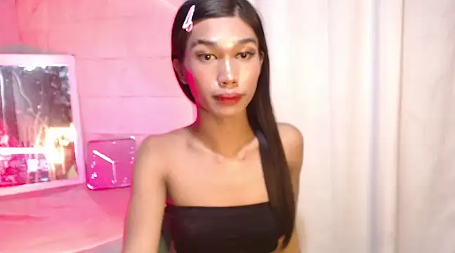 Snapshot of ToKeNa chatting on 01.19.25 ToKeNa online show from 01.19.25