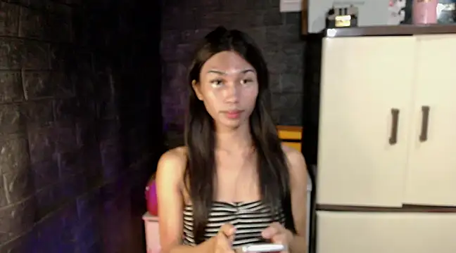 Snapshot of ToKeNa chatting on 02.12.25 ToKeNa online show from 02.12.25