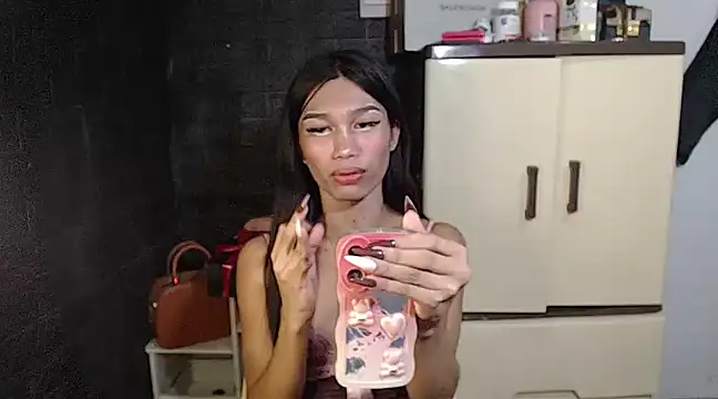 Snapshot of ToKeNa chatting on 02.16.25 ToKeNa online show from 02.16.25