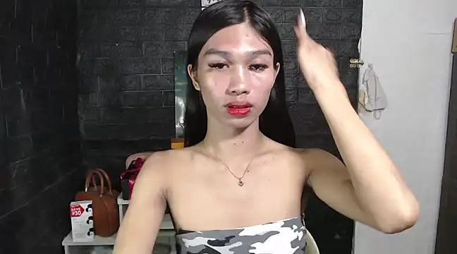 Snapshot of ToKeNa chatting on 02.19.25 ToKeNa online show from 02.19.25