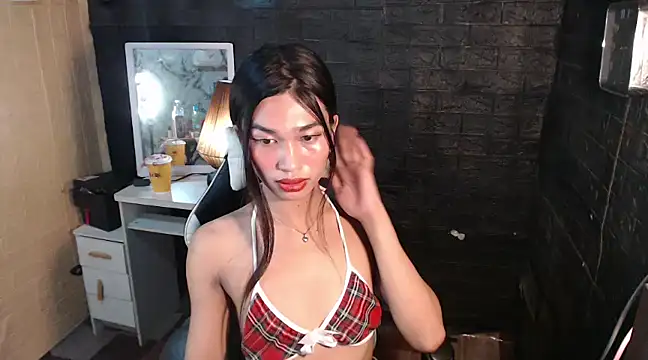 Snapshot of ToKeNa chatting on 03.13.25 ToKeNa online show from 03.13.25