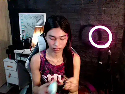 Snapshot of ToKeNa chatting on 03.15.25 ToKeNa online show from 03.15.25