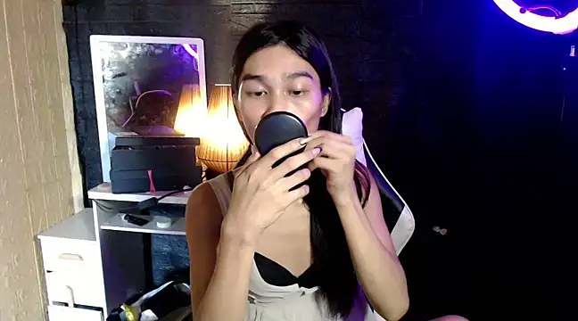 Snapshot of ToKeNa chatting on 03.21.25 ToKeNa online show from 03.21.25