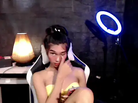 Snapshot of ToKeNa chatting on 03.23.25 ToKeNa online show from 03.23.25