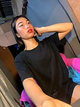 Snapshot of ToKeNa chatting on 09.27.25 ToKeNa online show from 09.27.25