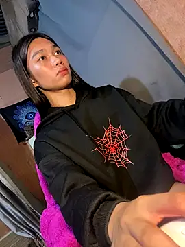 Snapshot of ToKeNa chatting on 09.28.25 ToKeNa online show from 09.28.25