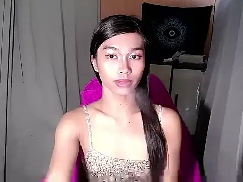 Snapshot of ToKeNa chatting on 10.23.25 ToKeNa online show from 10.23.25