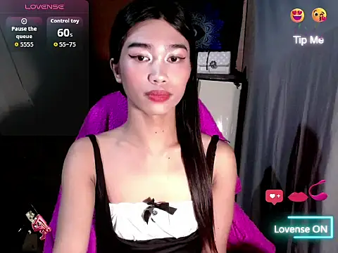 Snapshot of ToKeNa chatting on 10.25.25 ToKeNa online show from 10.25.25