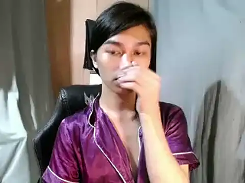 Snapshot of ToKeNa chatting on 10.29.25 ToKeNa online show from 10.29.25