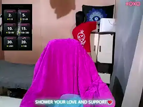 Snapshot of ToKeNa chatting on 10.30.25 ToKeNa online show from 10.30.25