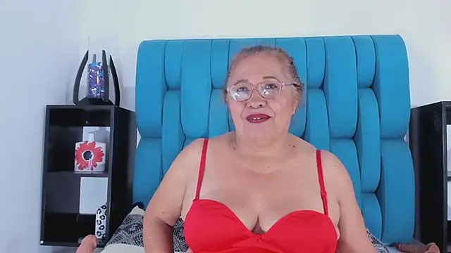 Keira Lennox online show from 01.06.25