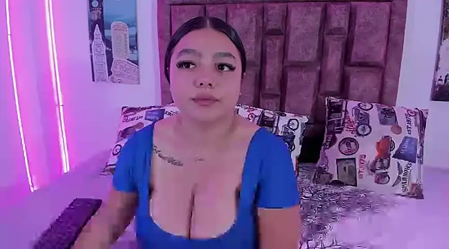 Snapshot of NaughtyAnaa chatting on 01.04.25 NaughtyAnaa online show from 01.04.25